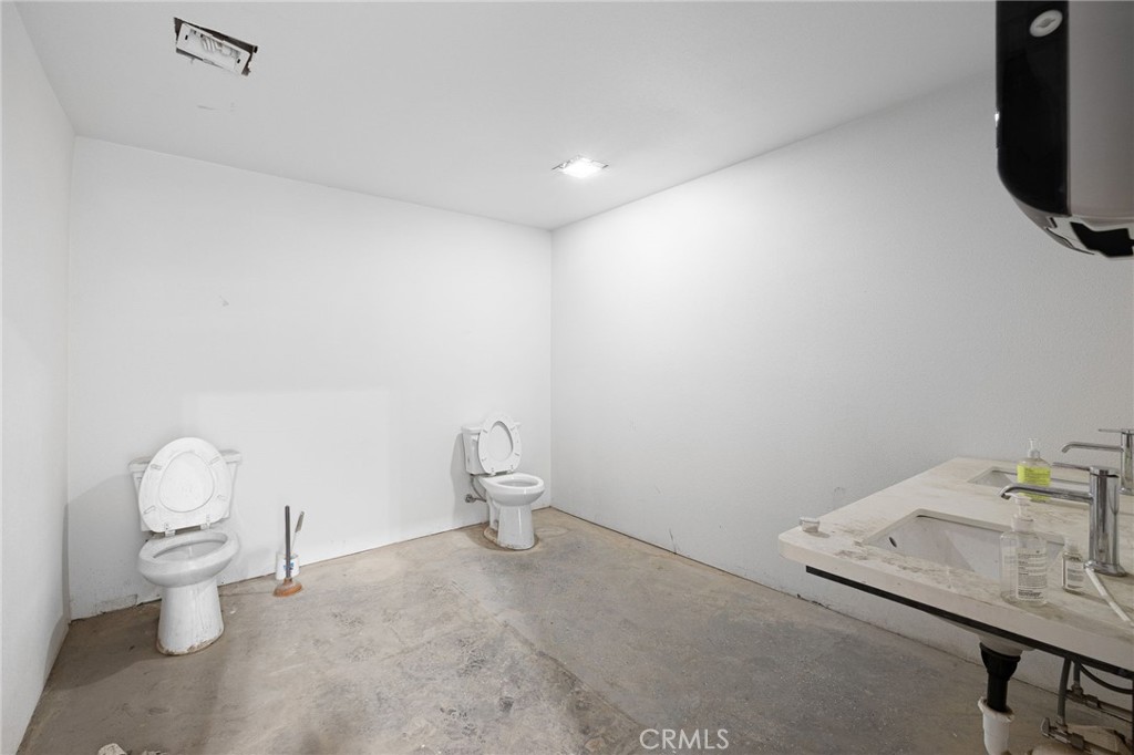 205 N Park Avenue Property Photo 27