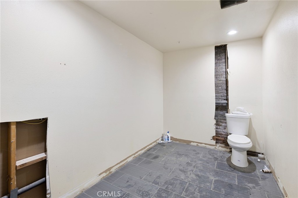 205 N Park Avenue Property Photo 29