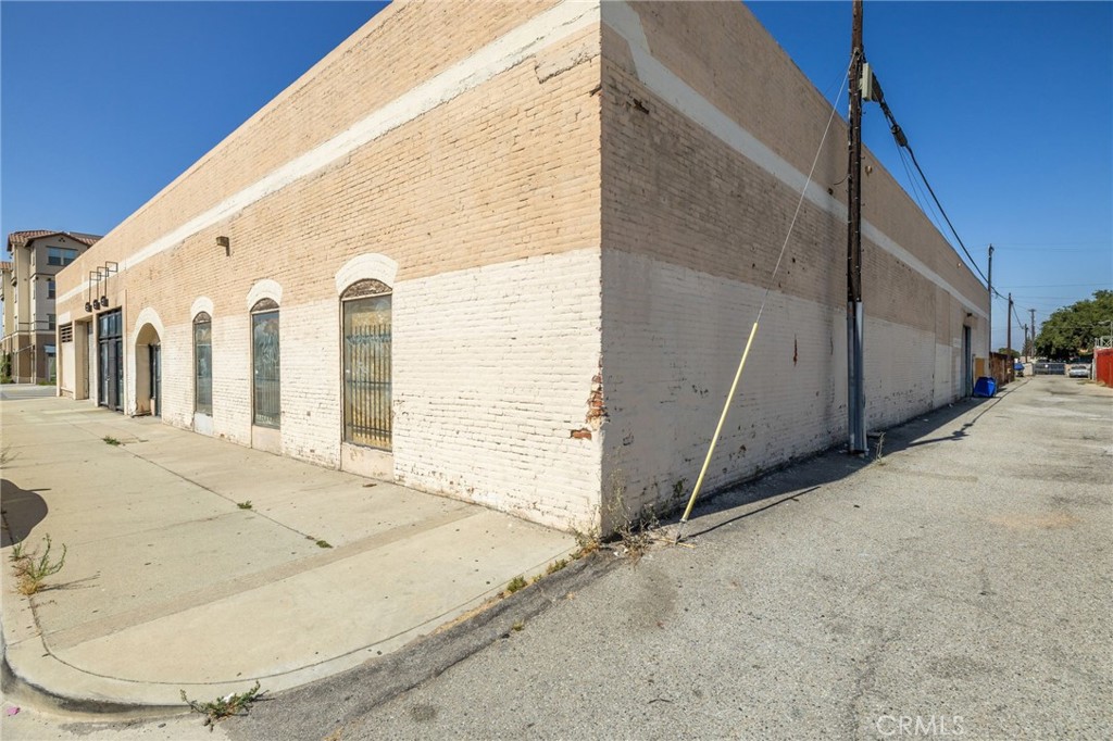 205 N Park Avenue Property Photo 32