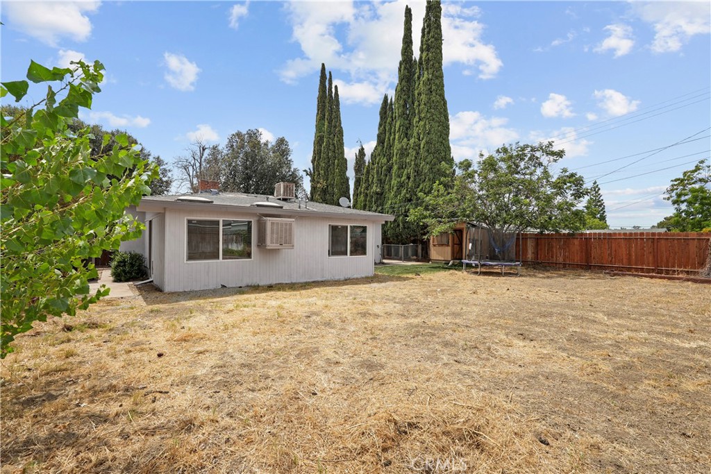 1415 Stillman Property Photo 45