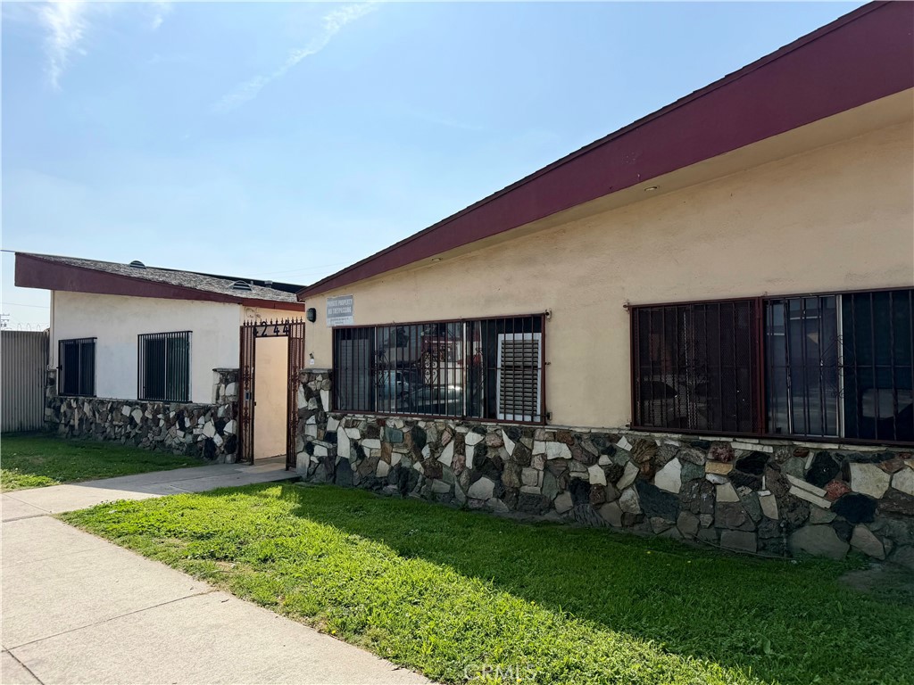 4244 E Compton Property Photo 4