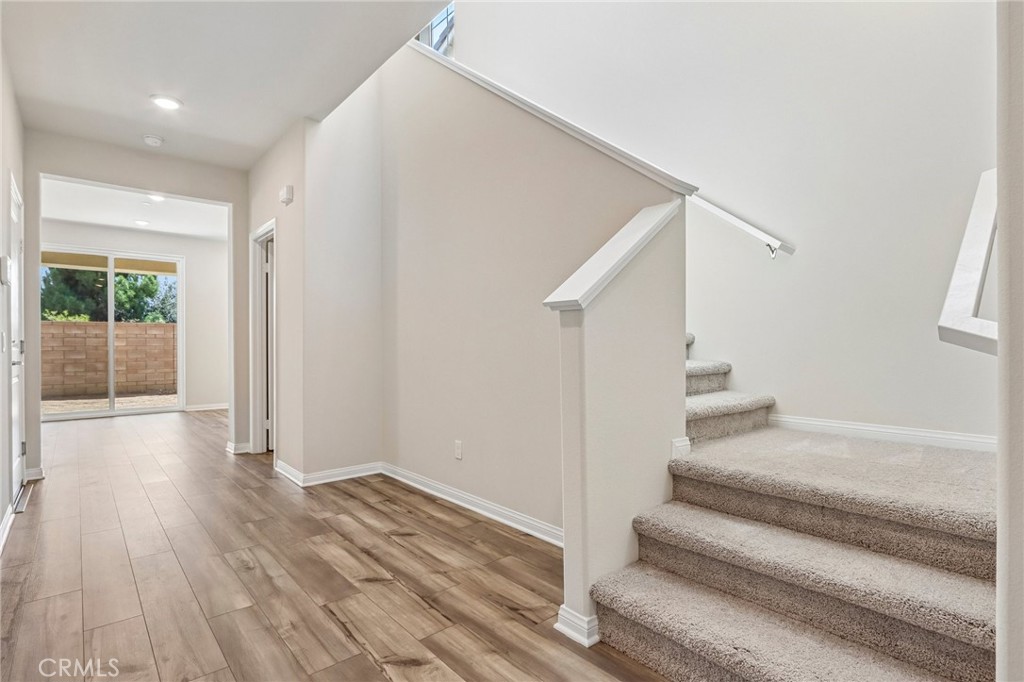 29269 Crescent Way Property Photo 5