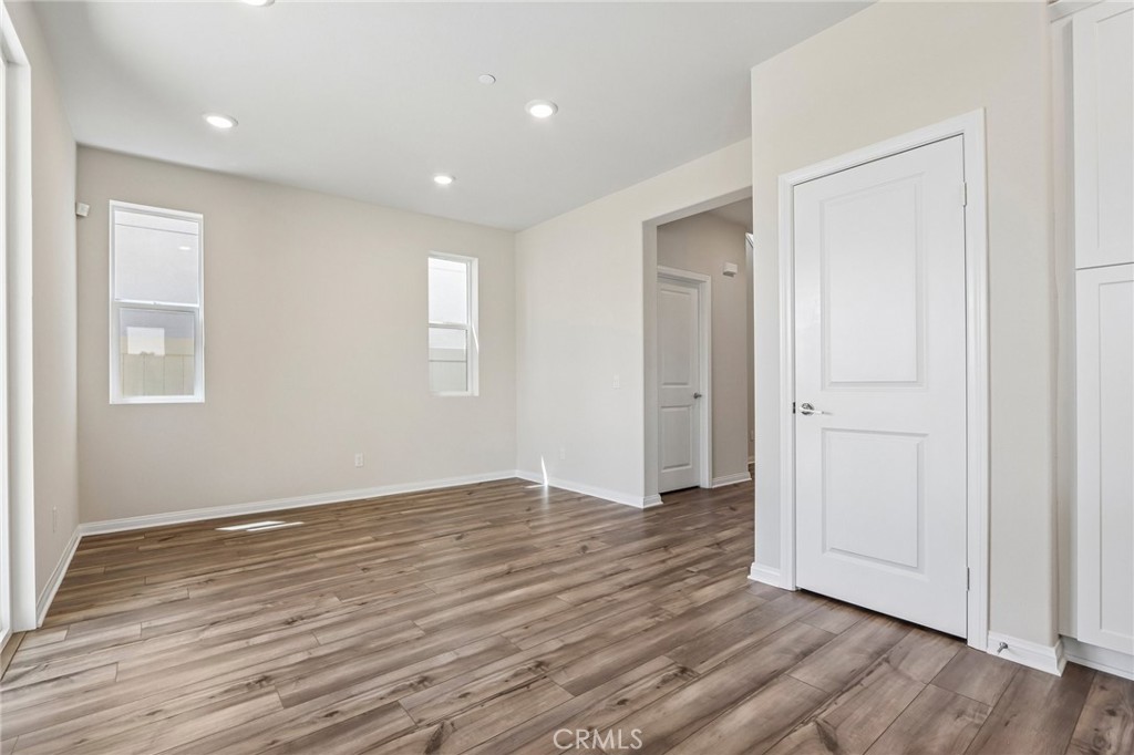 29269 Crescent Way Property Photo 9