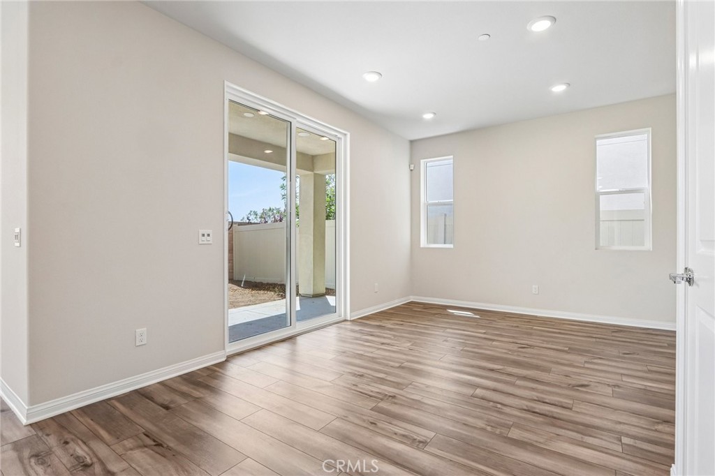 29269 Crescent Way Property Photo 14