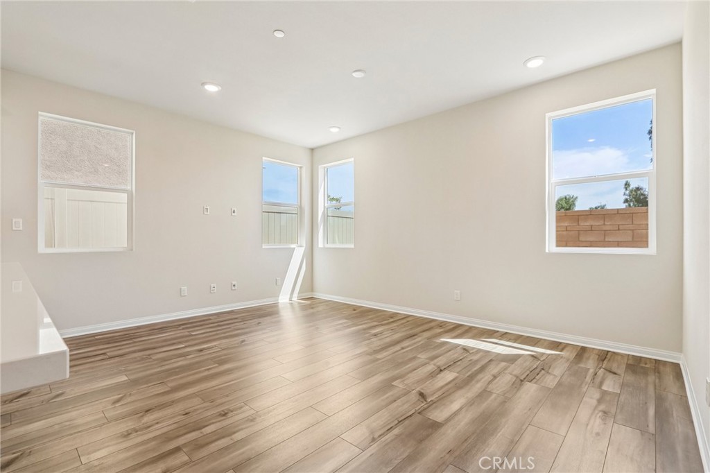 29269 Crescent Way Property Photo 18