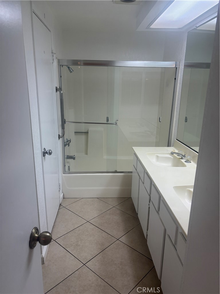 2700 Lawrence Crossley 84 Property Photo 13