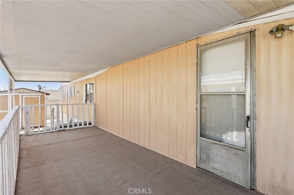 17333 Valley 15e Property Photo 4