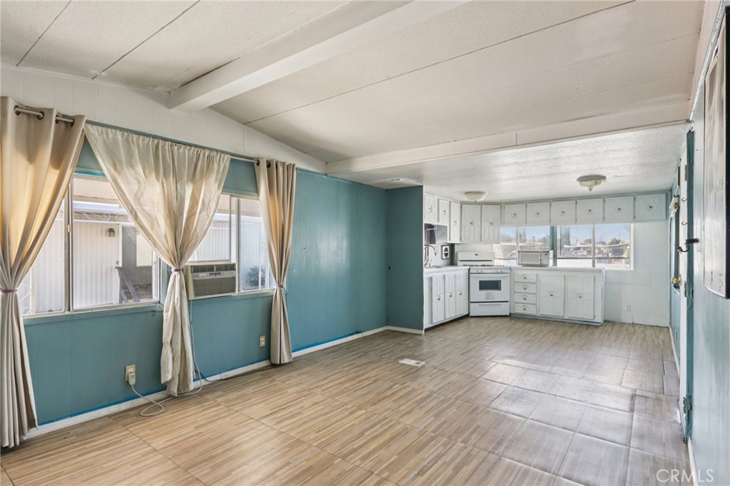 17333 Valley 15e Property Photo 6