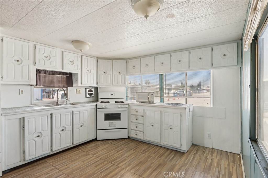 17333 Valley 15e Property Photo 7