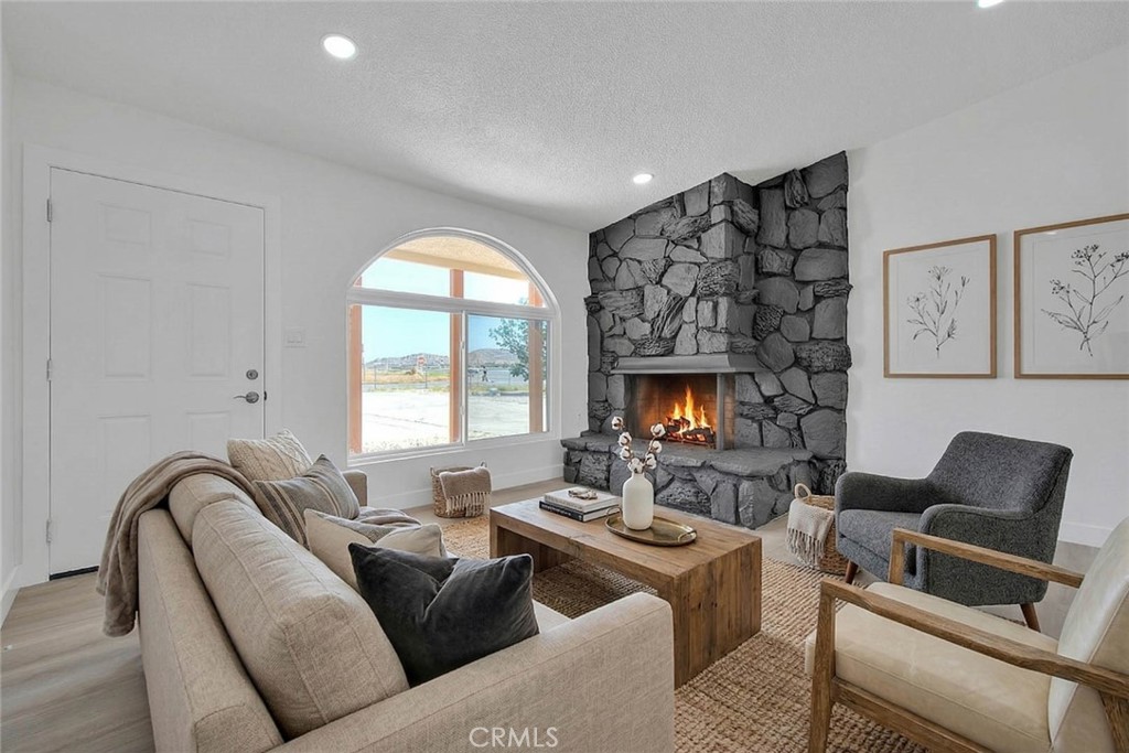 20916 Thunderbird Property Photo 4