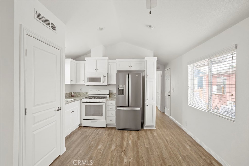 7650 Balboa Boulevard 129 Property Photo 11