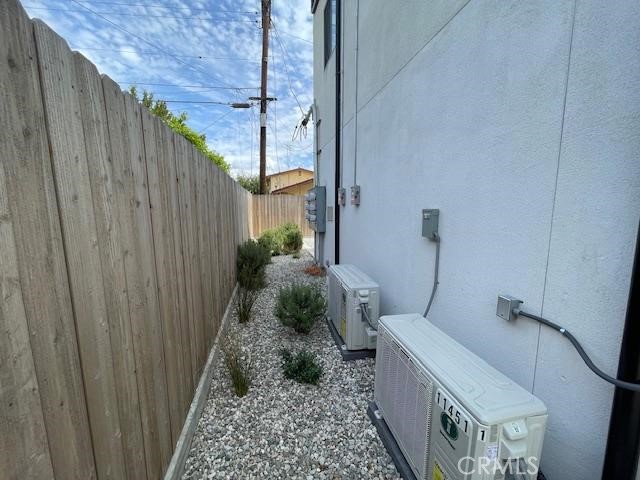 11451 W Victory Boulevard Property Photo 9