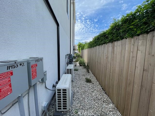 11451 W Victory Boulevard Property Photo 10