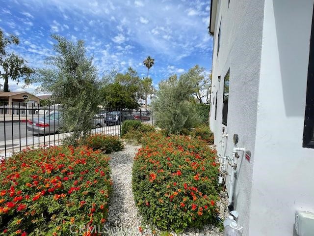 11451 W Victory Boulevard Property Photo 12
