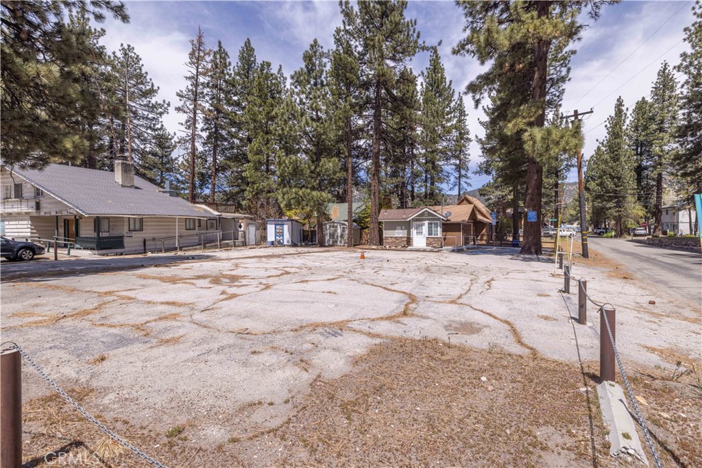401 W Big Bear Boulevard Property Photo 2