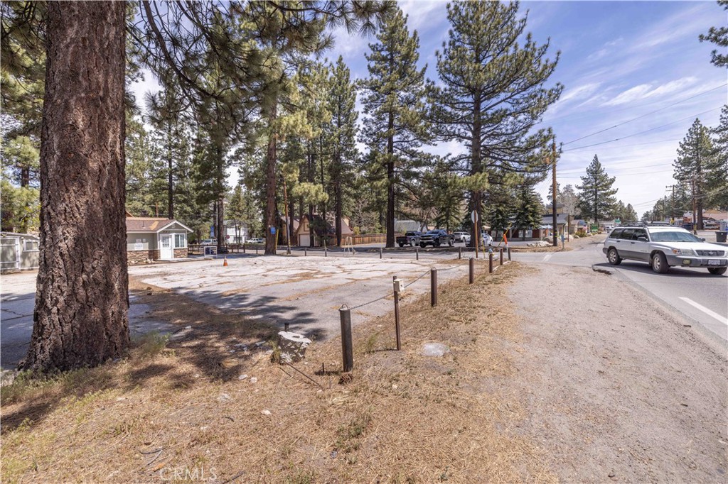 401 W Big Bear Boulevard Property Photo 3