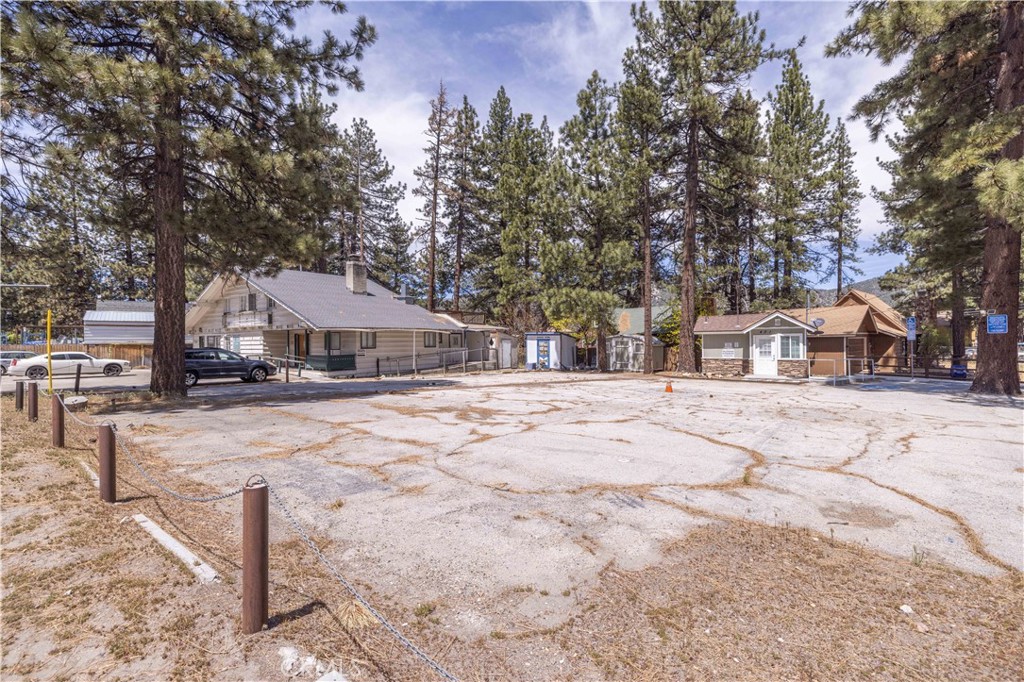 401 W Big Bear Boulevard Property Photo 4