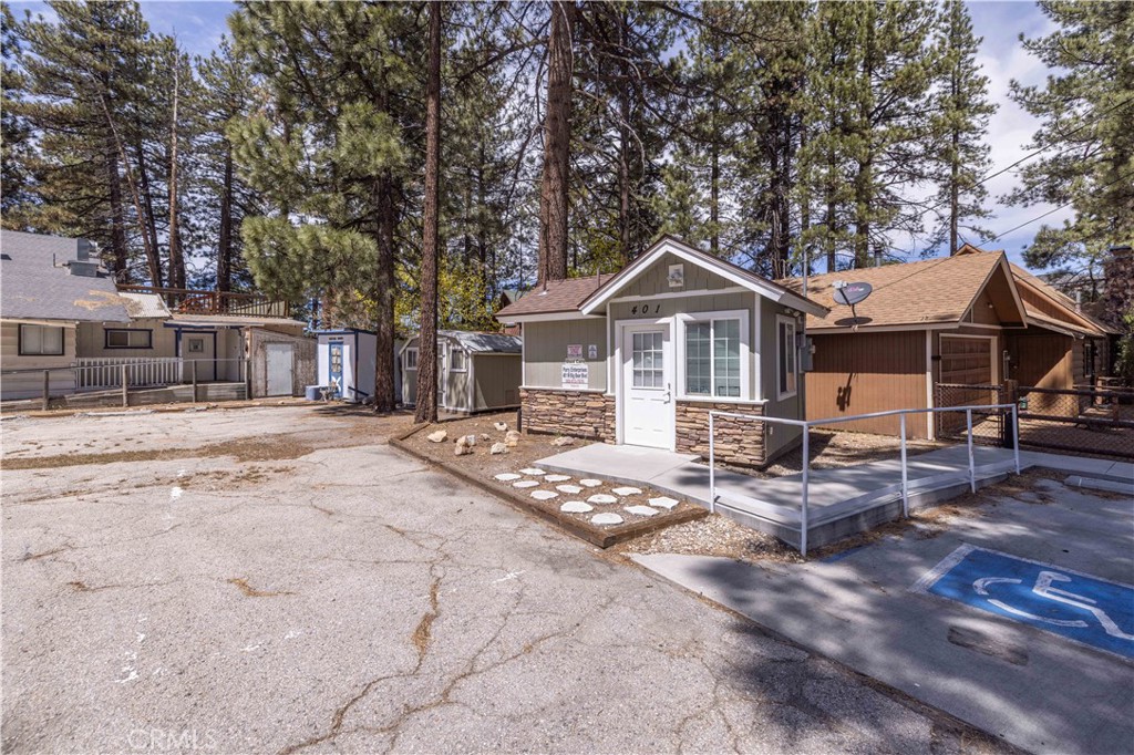 401 W Big Bear Boulevard Property Photo 8
