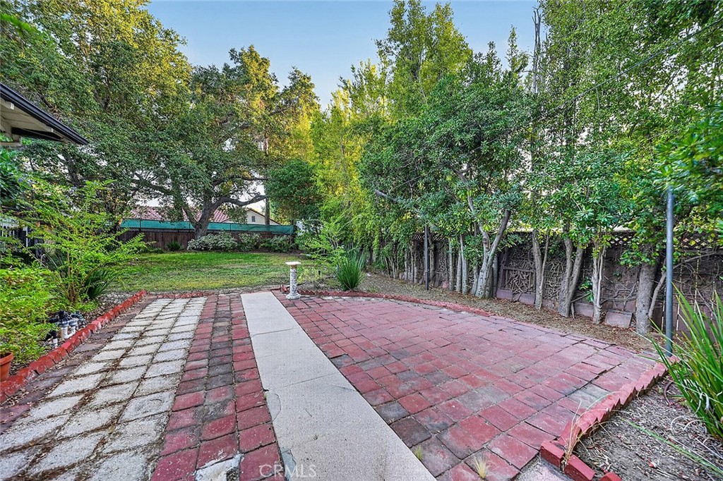 698 Arden Property Photo 6
