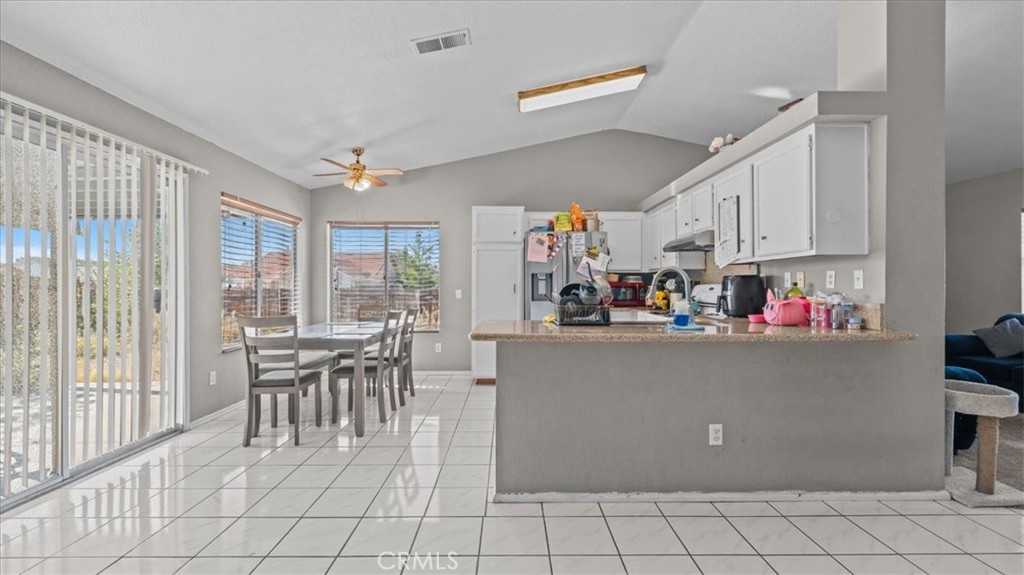 15711 Garnet Property Photo 7