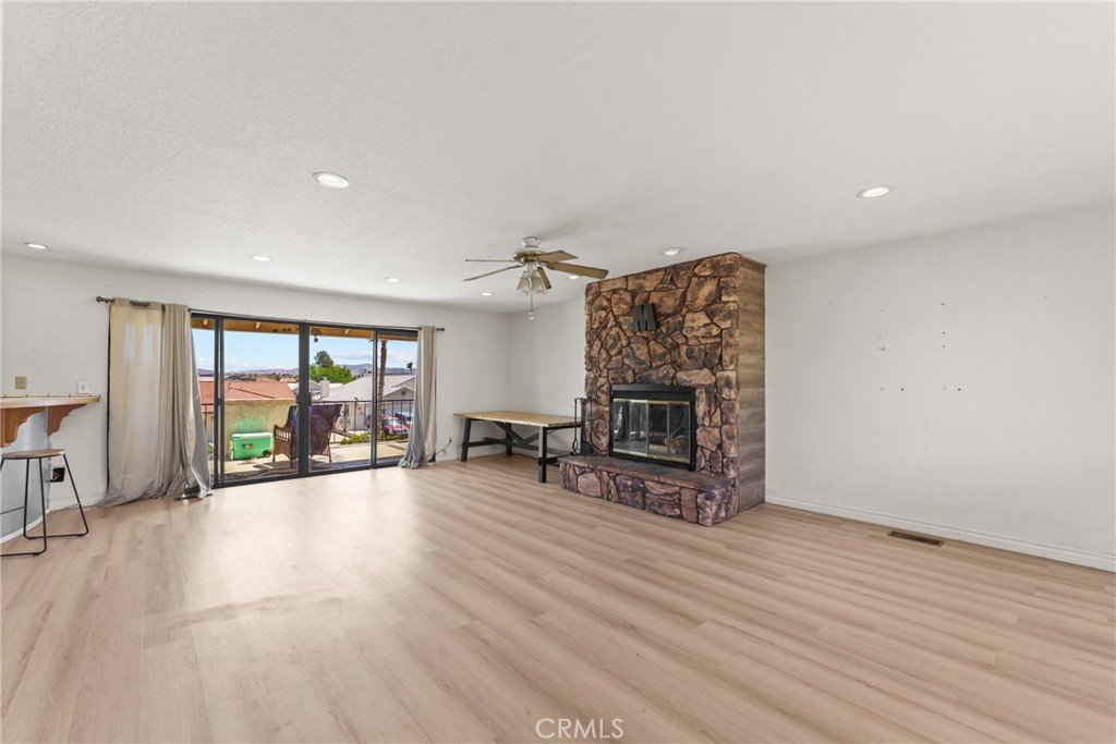 13640 Spring Valley Property Photo 6