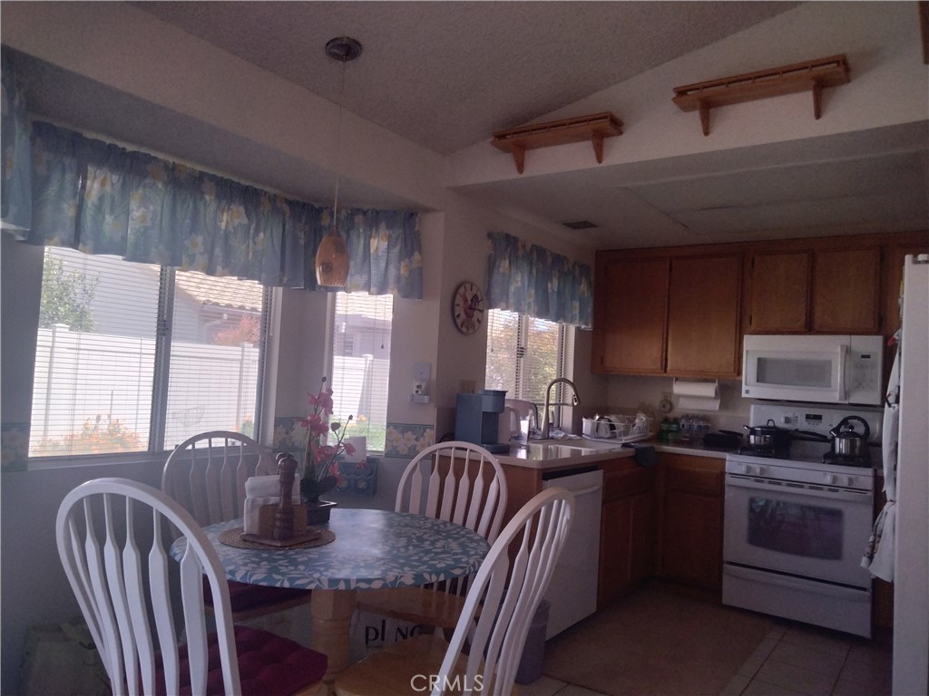 6353 Colonial Property Photo 6