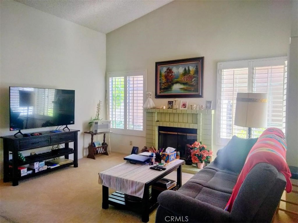 6353 Colonial Property Photo 8