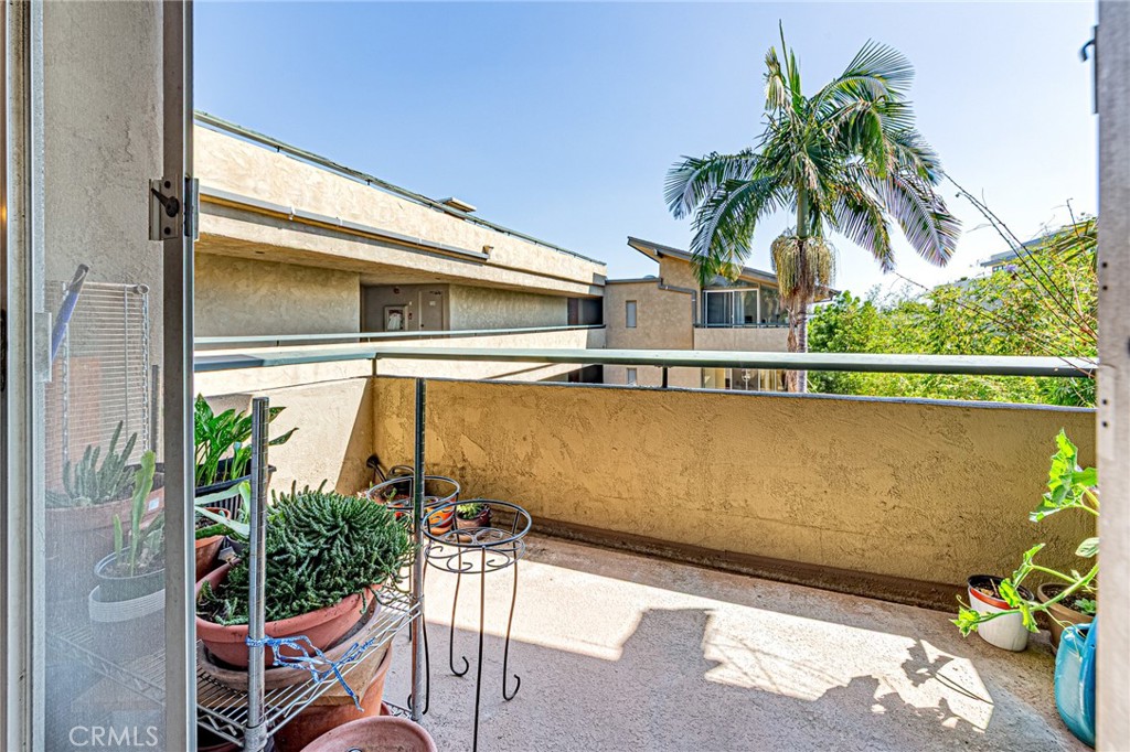 960 San Pasqual Street Property Photo 17