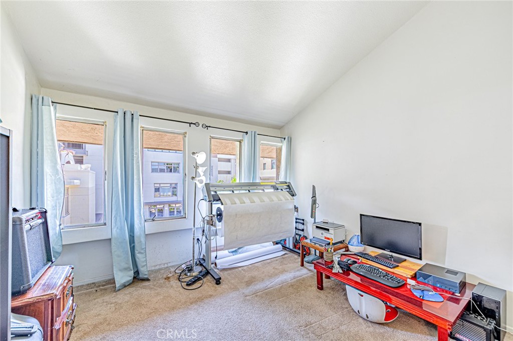 960 San Pasqual Street Property Photo 19