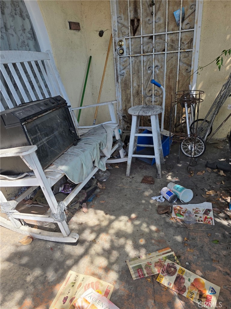 671 S Hillview Property Photo 3