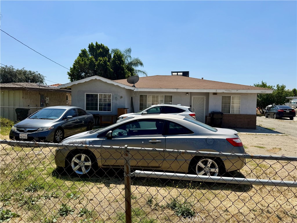 19015 Slover Property Photo 4