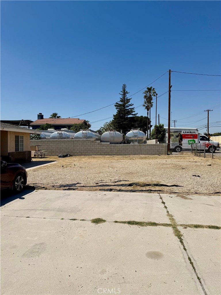 19015 Slover Property Photo 5