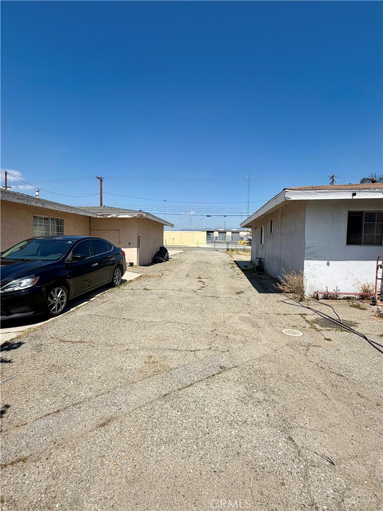 19015 Slover Property Photo 10