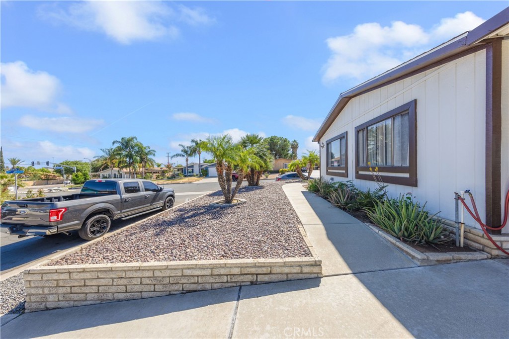 602 Roadrunner Property Photo 4