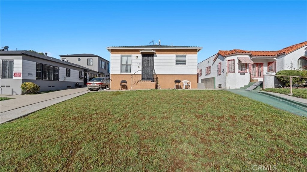 7831 S Normandie Property Photo 2