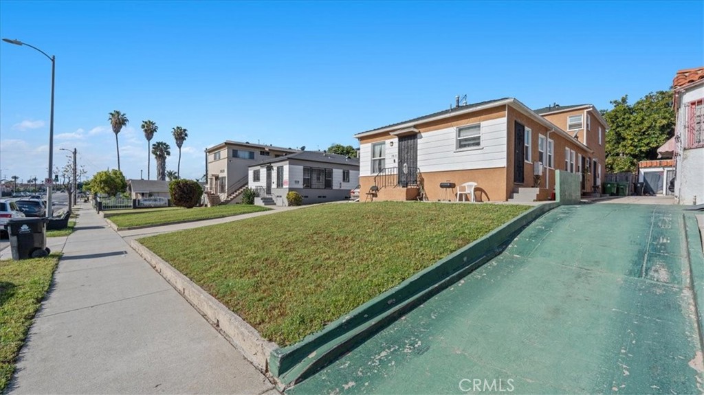 7831 S Normandie Property Photo 4