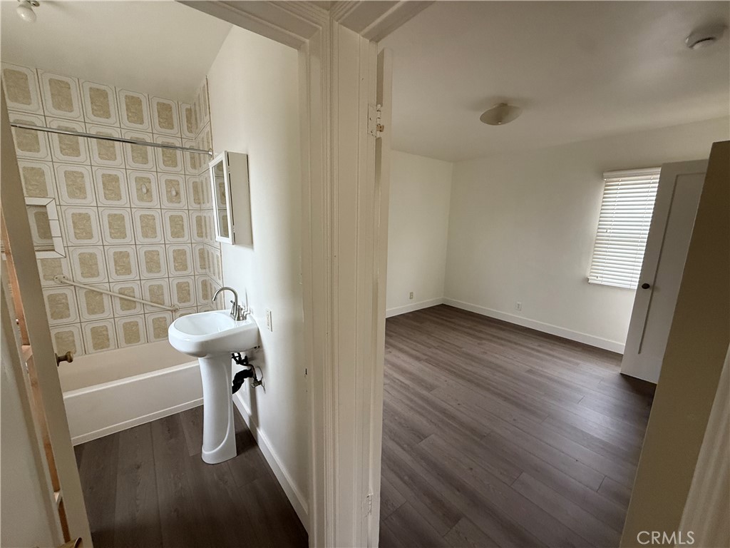 7831 S Normandie Property Photo 28