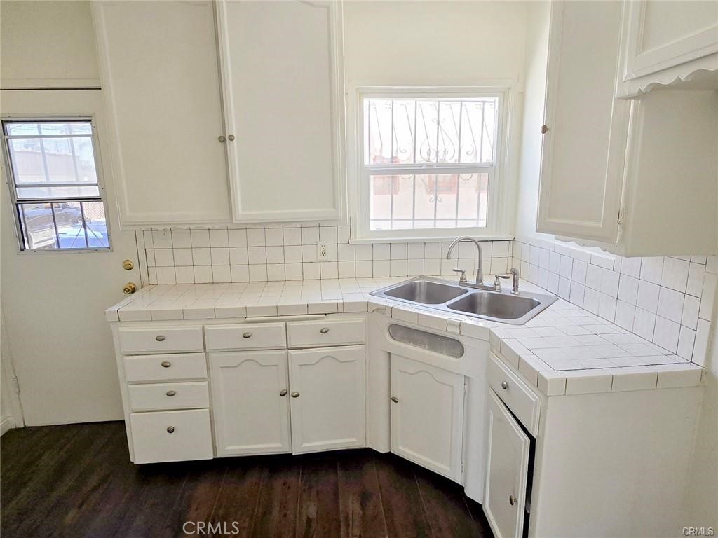 7831 S Normandie Property Photo 30