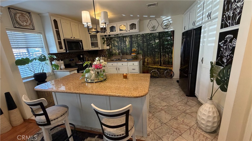 8142 Shadyside Property Photo 4