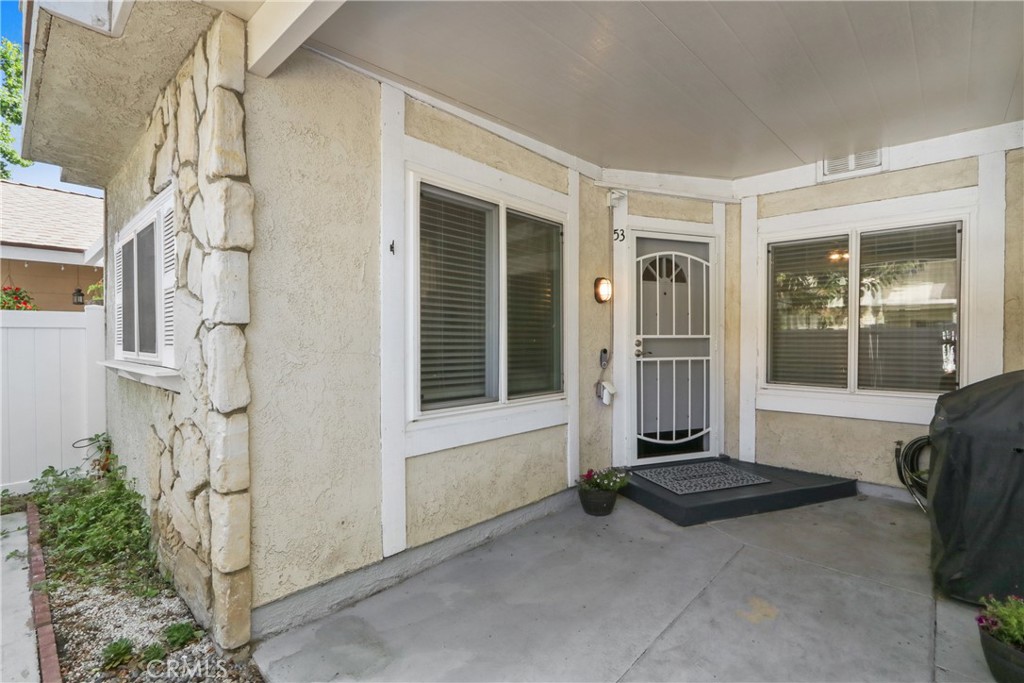 1650 S Campus Avenue 53 Property Photo 3