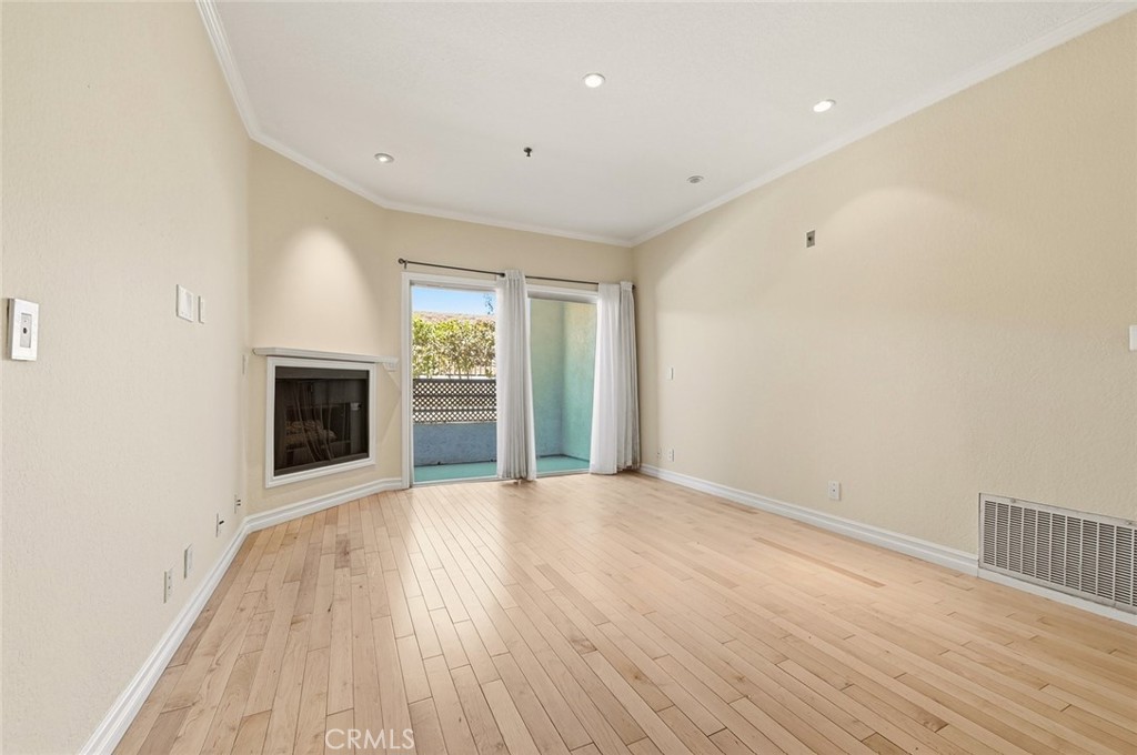 300 N El Molino Avenue N 107 Property Photo 4