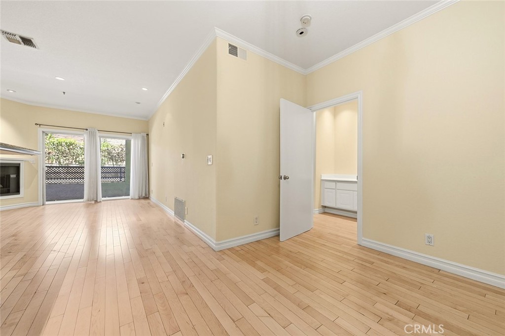 300 N El Molino Avenue N 107 Property Photo 8