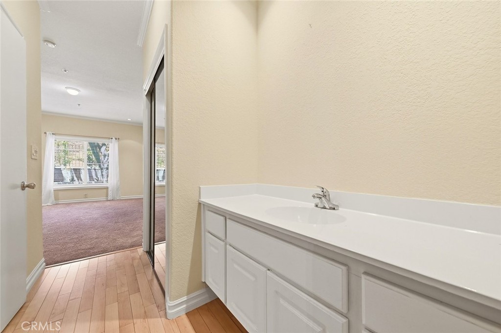 300 N El Molino Avenue N 107 Property Photo 14
