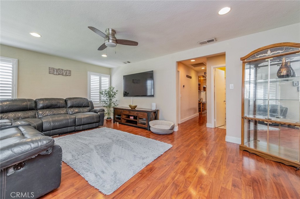 308 S Valencia Street Property Photo 4