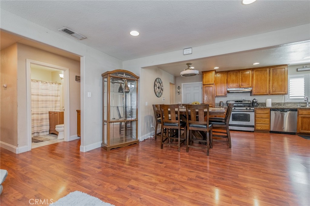 308 S Valencia Street Property Photo 5