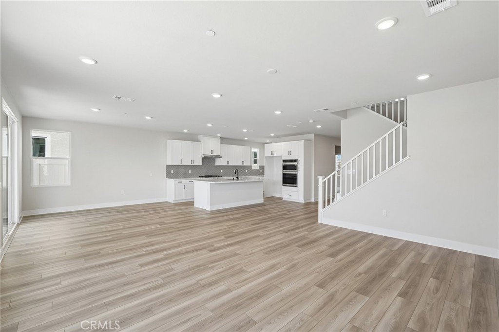 8541 Tamarack Avenue Property Photo 8