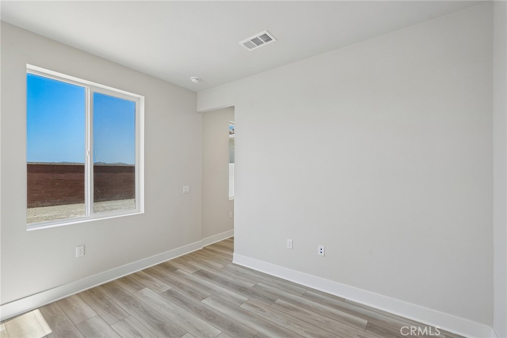 8541 Tamarack Avenue Property Photo 12