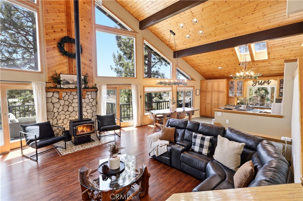 996 Feather Mountain Property Photo 4