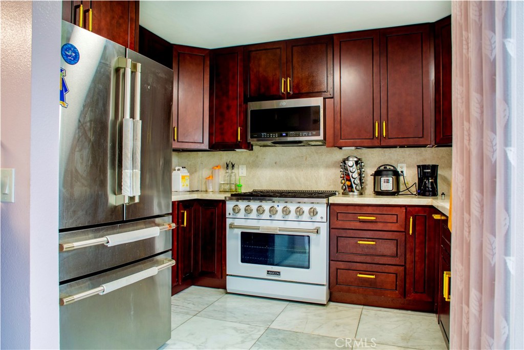 5259 Village Circle Drive Property Photo 5
