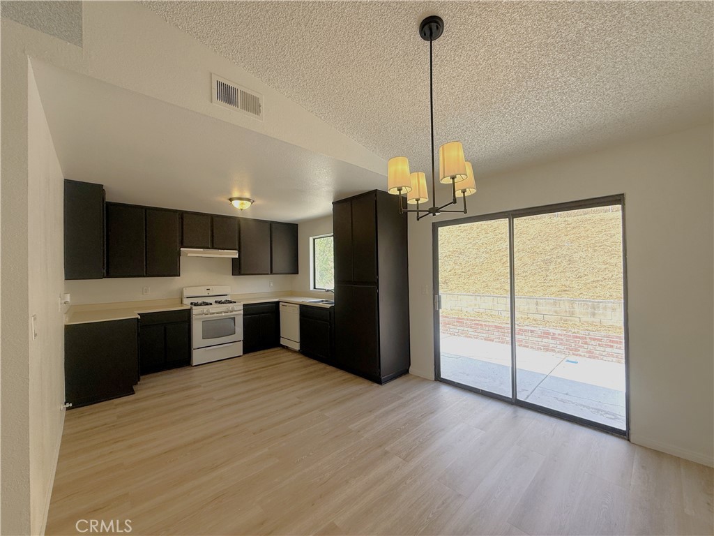 4328 Whitney Drive Property Photo 7